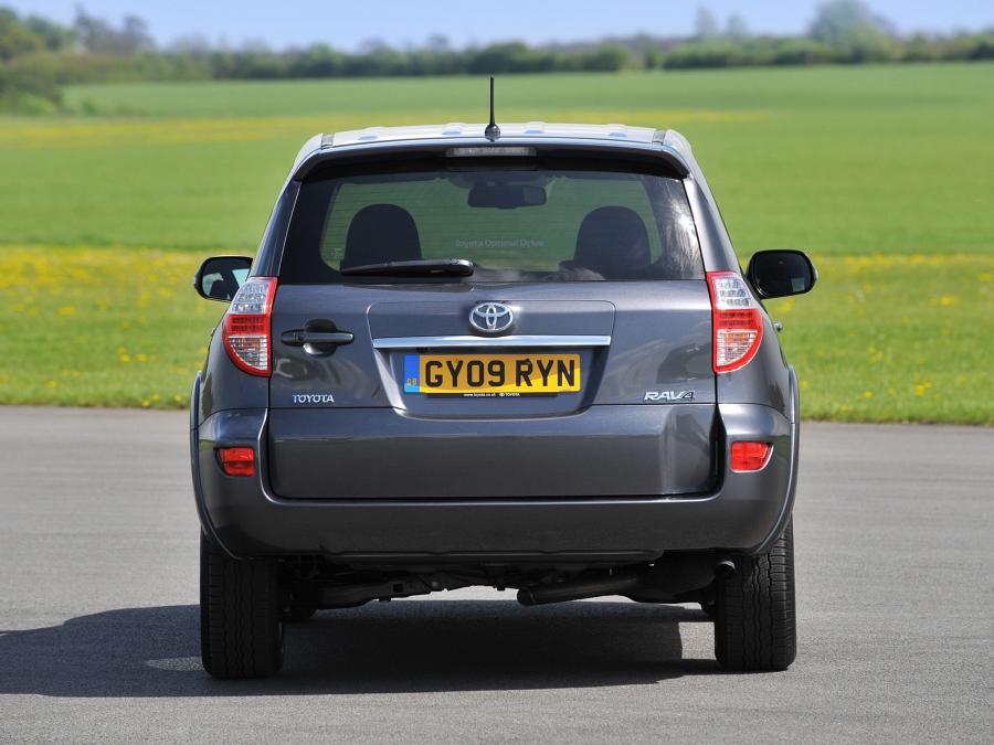  Toyota RAV4 2008 года  (UK) (фото 13 из 18)